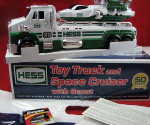 2014 2014 Hess Toy Truck and Space Cruiser with Scout